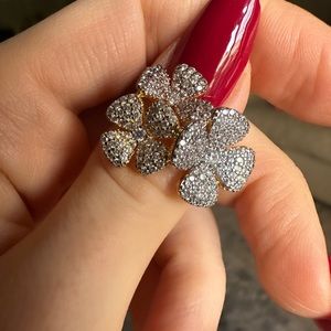 3 tones flower ring (Gold, pink, and white).